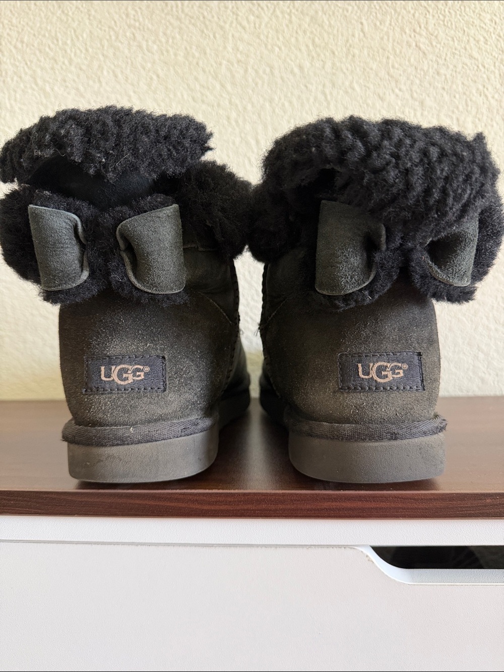 UGG women’s  Black Shearling Fold-Down Boot with Back Bow size 9